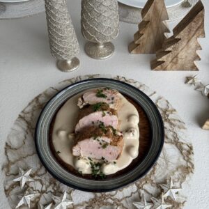 VARKENSHAASJE MET CHAMPIGNONSAUS INCL GROENTEMENGELING