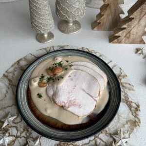 KALKOENFILET MET CHAMPIGNONSAUS INCL GROENTEMENGELING
